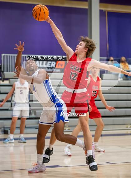 Thumbnail 2 in Camas vs. Grossmont (Torrey Pines Holiday Classic) photogallery.