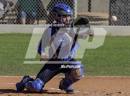 Thumbnail 2 in Bend vs Omaha Westview (Coach Bob Invitational) photogallery.