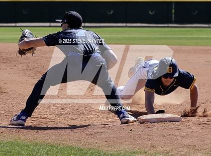 Thumbnail 3 in Bend vs Omaha Westview (Coach Bob Invitational) photogallery.
