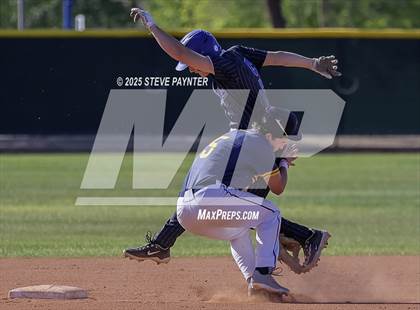 Thumbnail 2 in Bend vs Omaha Westview (Coach Bob Invitational) photogallery.