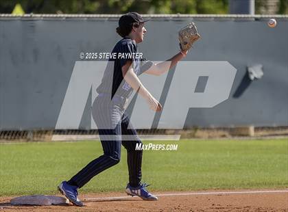 Thumbnail 2 in Bend vs Omaha Westview (Coach Bob Invitational) photogallery.