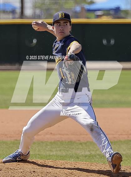 Thumbnail 3 in Bend vs Omaha Westview (Coach Bob Invitational) photogallery.