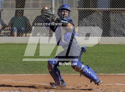 Thumbnail 3 in Bend vs Omaha Westview (Coach Bob Invitational) photogallery.
