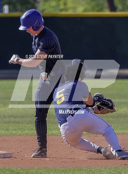 Thumbnail 3 in Bend vs Omaha Westview (Coach Bob Invitational) photogallery.