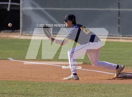 Thumbnail 1 in Bend vs Omaha Westview (Coach Bob Invitational) photogallery.