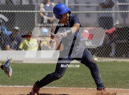 Thumbnail 3 in Bend vs Omaha Westview (Coach Bob Invitational) photogallery.