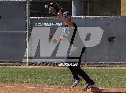 Thumbnail 2 in Bend vs Omaha Westview (Coach Bob Invitational) photogallery.
