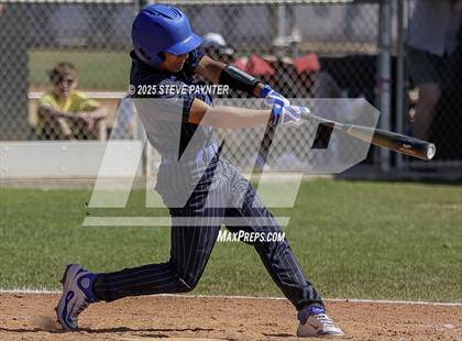 Thumbnail 3 in Bend vs Omaha Westview (Coach Bob Invitational) photogallery.