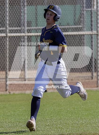 Thumbnail 3 in Bend vs Omaha Westview (Coach Bob Invitational) photogallery.