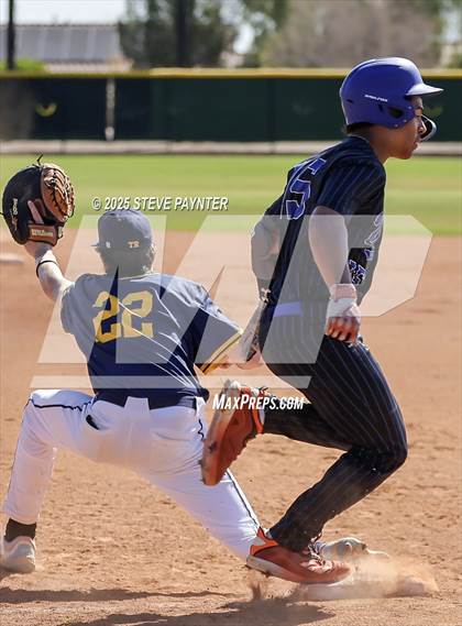 Thumbnail 2 in Bend vs Omaha Westview (Coach Bob Invitational) photogallery.