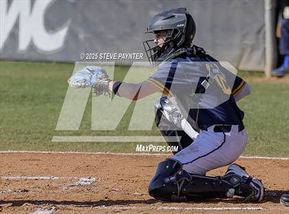 Thumbnail 1 in Bend vs Omaha Westview (Coach Bob Invitational) photogallery.