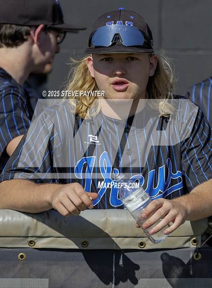 Thumbnail 1 in Bend vs Omaha Westview (Coach Bob Invitational) photogallery.