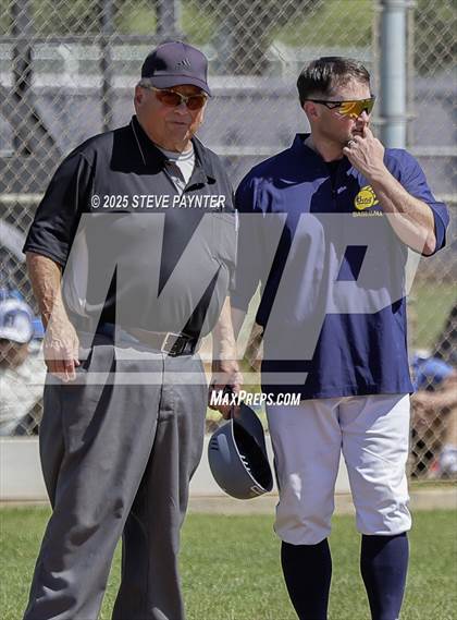 Thumbnail 2 in Bend vs Omaha Westview (Coach Bob Invitational) photogallery.