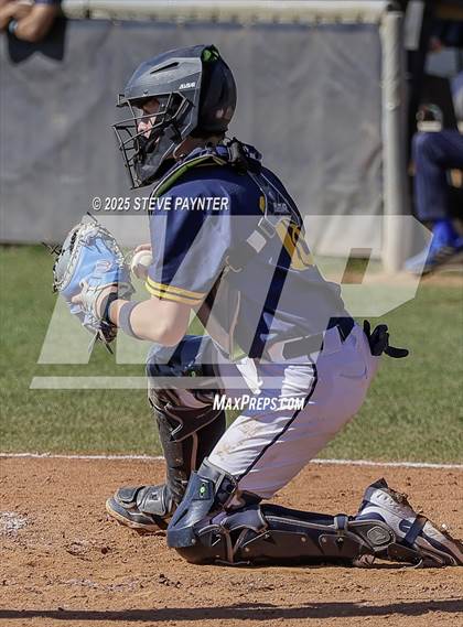 Thumbnail 2 in Bend vs Omaha Westview (Coach Bob Invitational) photogallery.