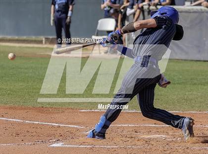 Thumbnail 3 in Bend vs Omaha Westview (Coach Bob Invitational) photogallery.