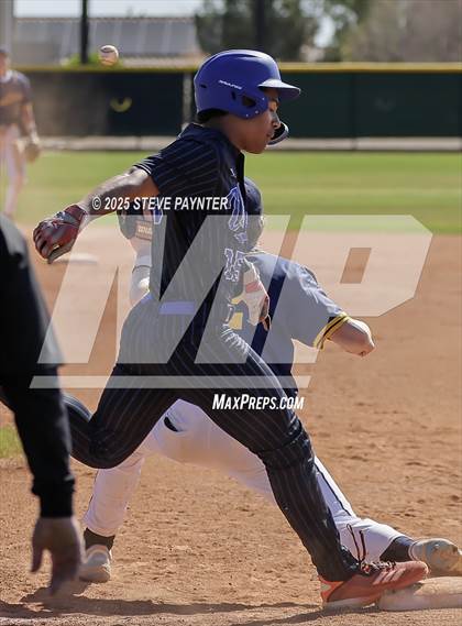 Thumbnail 1 in Bend vs Omaha Westview (Coach Bob Invitational) photogallery.