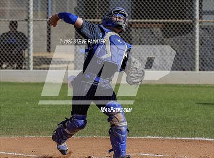Thumbnail 1 in Bend vs Omaha Westview (Coach Bob Invitational) photogallery.