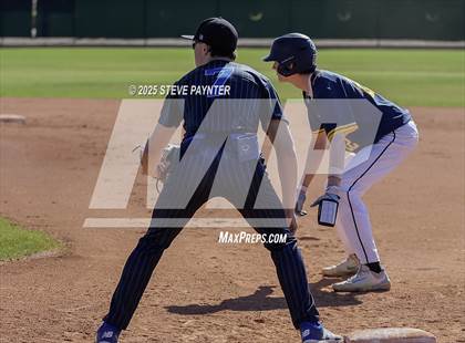 Thumbnail 3 in Bend vs Omaha Westview (Coach Bob Invitational) photogallery.