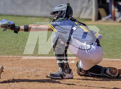 Thumbnail 3 in Bend vs Omaha Westview (Coach Bob Invitational) photogallery.