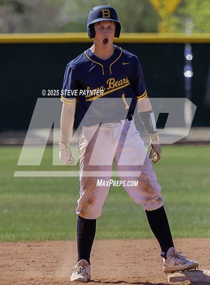 Thumbnail 2 in Bend vs Omaha Westview (Coach Bob Invitational) photogallery.