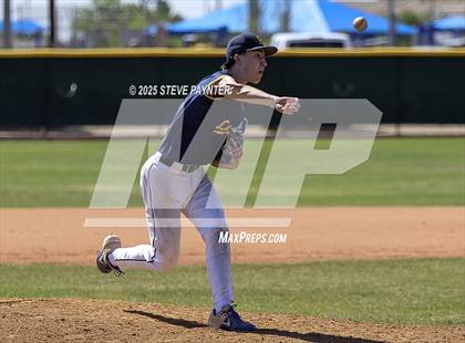 Thumbnail 2 in Bend vs Omaha Westview (Coach Bob Invitational) photogallery.