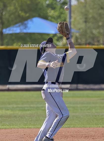 Thumbnail 1 in Bend vs Omaha Westview (Coach Bob Invitational) photogallery.