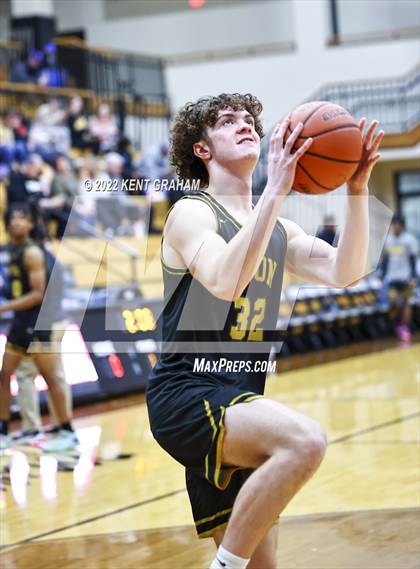 Thumbnail 3 in Noblesville vs Avon photogallery.