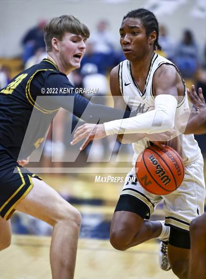 Thumbnail 2 in Noblesville vs Avon photogallery.