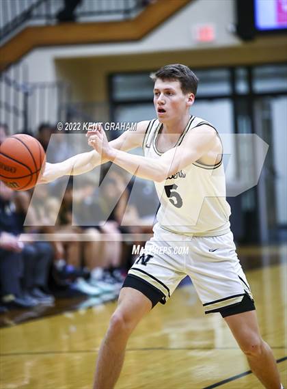 Thumbnail 3 in Noblesville vs Avon photogallery.