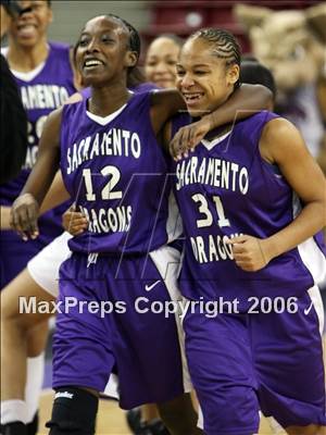 Thumbnail 2 in Sacramento vs St. Ignatius (CIF NorCal D3 Final) photogallery.