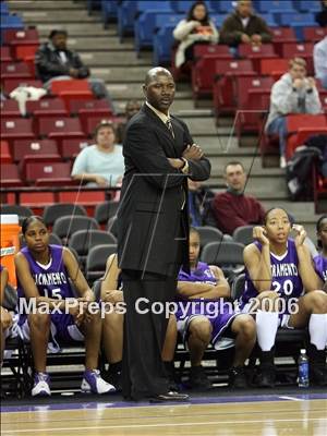 Thumbnail 2 in Sacramento vs St. Ignatius (CIF NorCal D3 Final) photogallery.