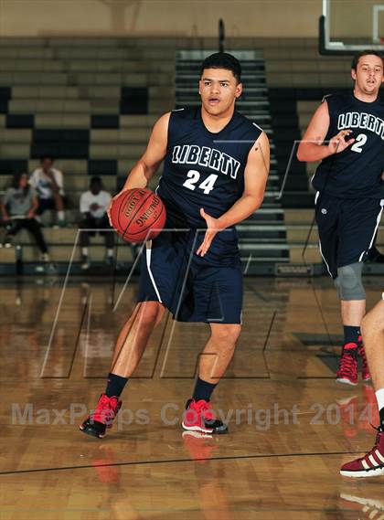 Thumbnail 3 in Palm Valley vs. Liberty Christian (MaxPreps Holiday Classic) photogallery.