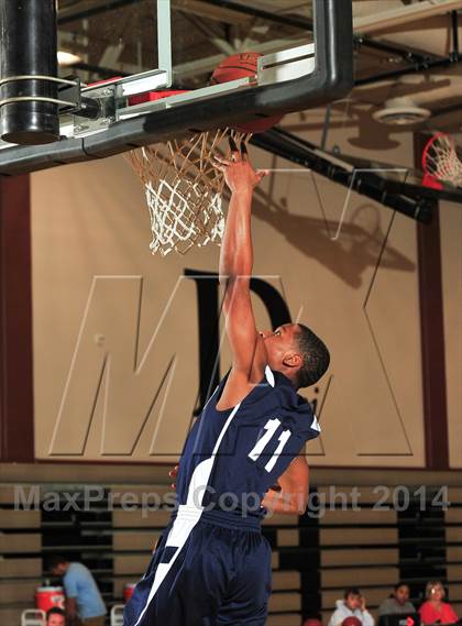Thumbnail 2 in Palm Valley vs. Liberty Christian (MaxPreps Holiday Classic) photogallery.