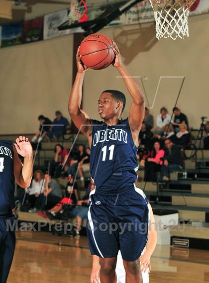 Thumbnail 2 in Palm Valley vs. Liberty Christian (MaxPreps Holiday Classic) photogallery.