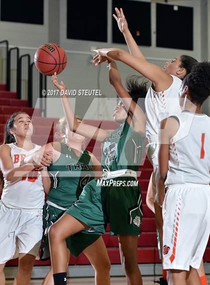 Thumbnail 2 in Tracy vs. Merced (Trojan Clash) photogallery.