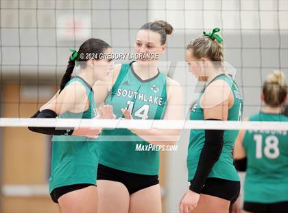 Thumbnail 3 in Southlake Carroll vs Timber Creek photogallery.