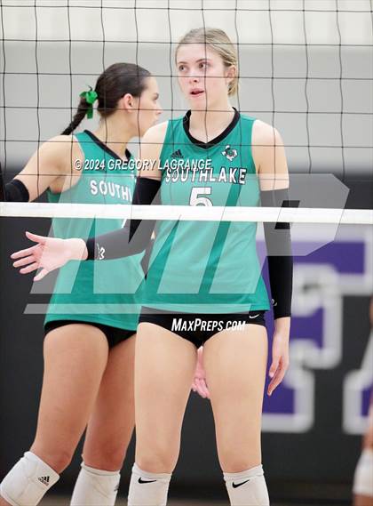 Thumbnail 3 in Southlake Carroll vs Timber Creek photogallery.