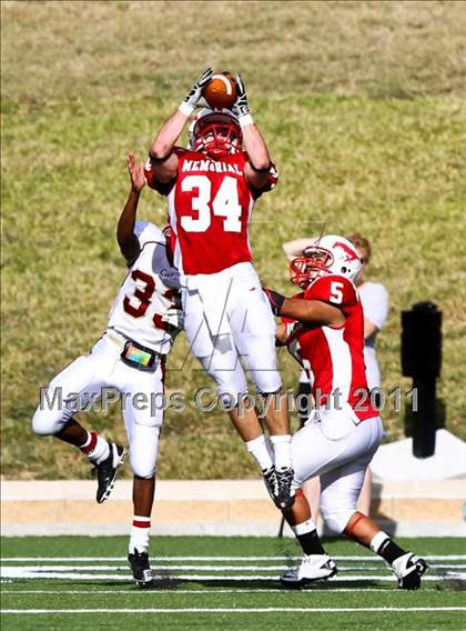 Thumbnail 2 in Memorial vs Cy-Woods (5A Region 3 Quarterfinals) photogallery.