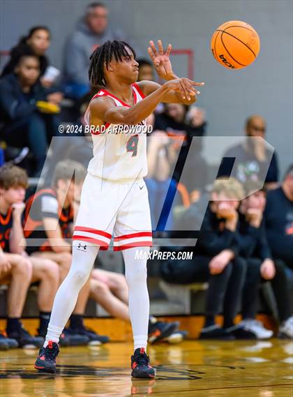 Thumbnail 3 in Thomasville vs Davie (Ledford Christmas Classic) photogallery.