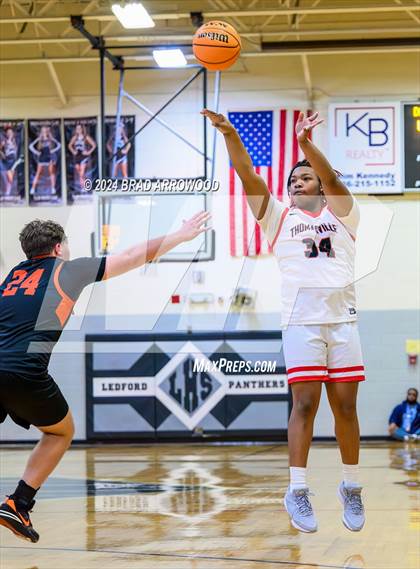 Thumbnail 3 in Thomasville vs Davie (Ledford Christmas Classic) photogallery.