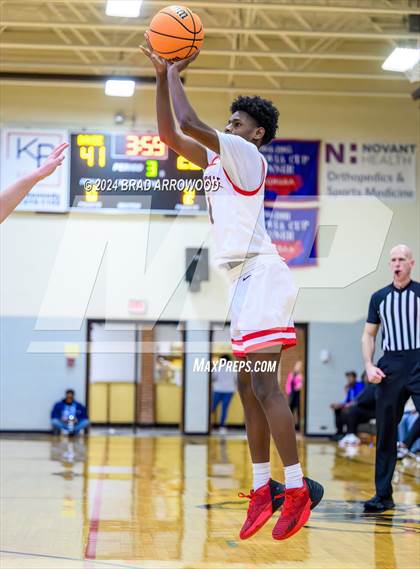 Thumbnail 2 in Thomasville vs Davie (Ledford Christmas Classic) photogallery.