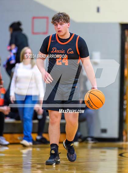 Thumbnail 3 in Thomasville vs Davie (Ledford Christmas Classic) photogallery.