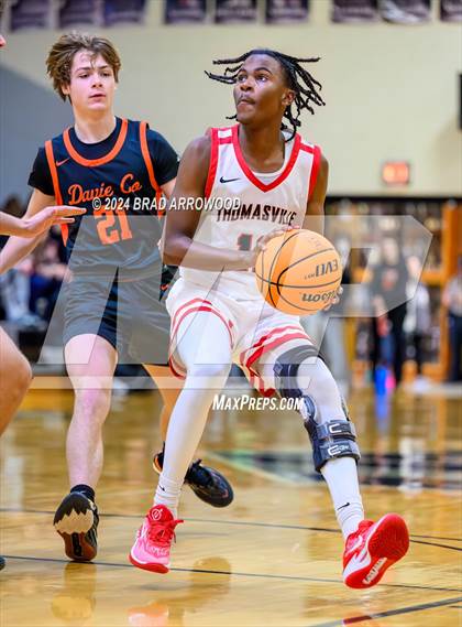 Thumbnail 3 in Thomasville vs Davie (Ledford Christmas Classic) photogallery.
