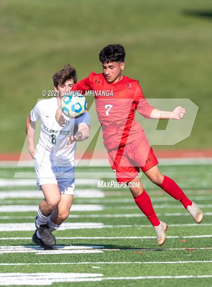 Thumbnail 3 in Millard West vs. South Sioux City photogallery.