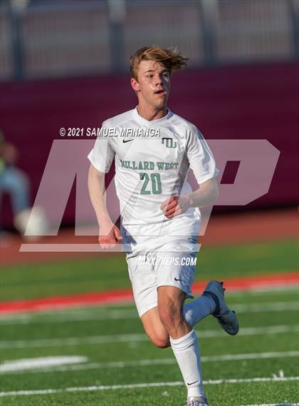 Thumbnail 1 in Millard West vs. South Sioux City photogallery.