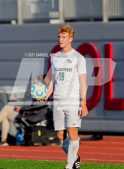Thumbnail 3 in Millard West vs. South Sioux City photogallery.