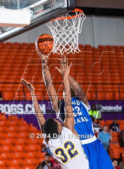 Thumbnail 1 in Grand Prairie vs. Arlington Heights (DFW Basketball Challenge) photogallery.