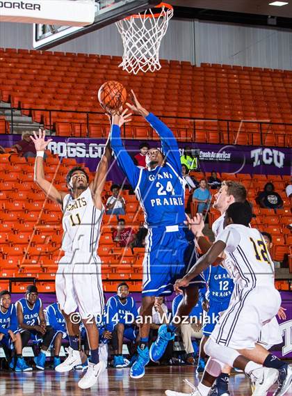 Thumbnail 3 in Grand Prairie vs. Arlington Heights (DFW Basketball Challenge) photogallery.