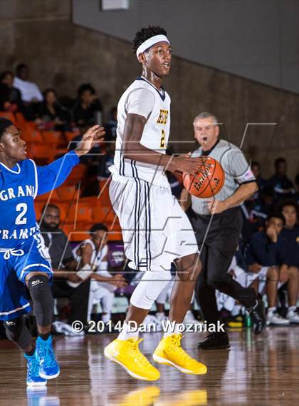 Thumbnail 3 in Grand Prairie vs. Arlington Heights (DFW Basketball Challenge) photogallery.