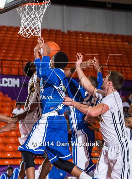 Thumbnail 1 in Grand Prairie vs. Arlington Heights (DFW Basketball Challenge) photogallery.